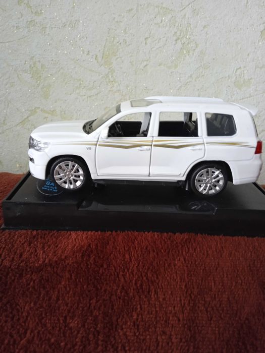 Toyota Land Cruiser WXR V8.Автопром.Масштаб 1.32.Сделано в Китае