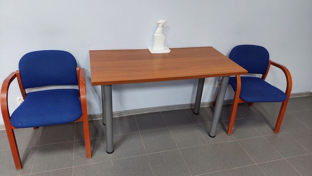 Biurka szafki krzesła meble biurowe