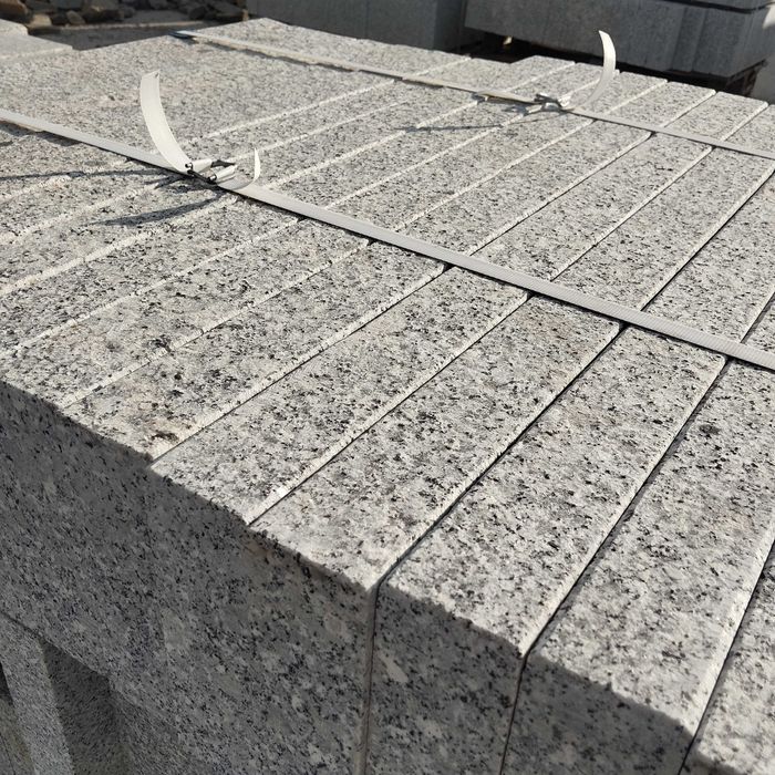 Obrzeże granitowe kamienne opornik krawężnik granit dalmatyńczyk grys