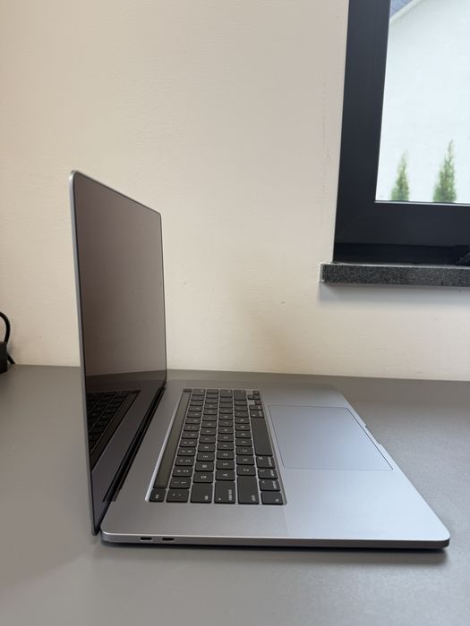 MACBOOK PRO| i9 |32GB | 512GB SSD | | A2141| VAT