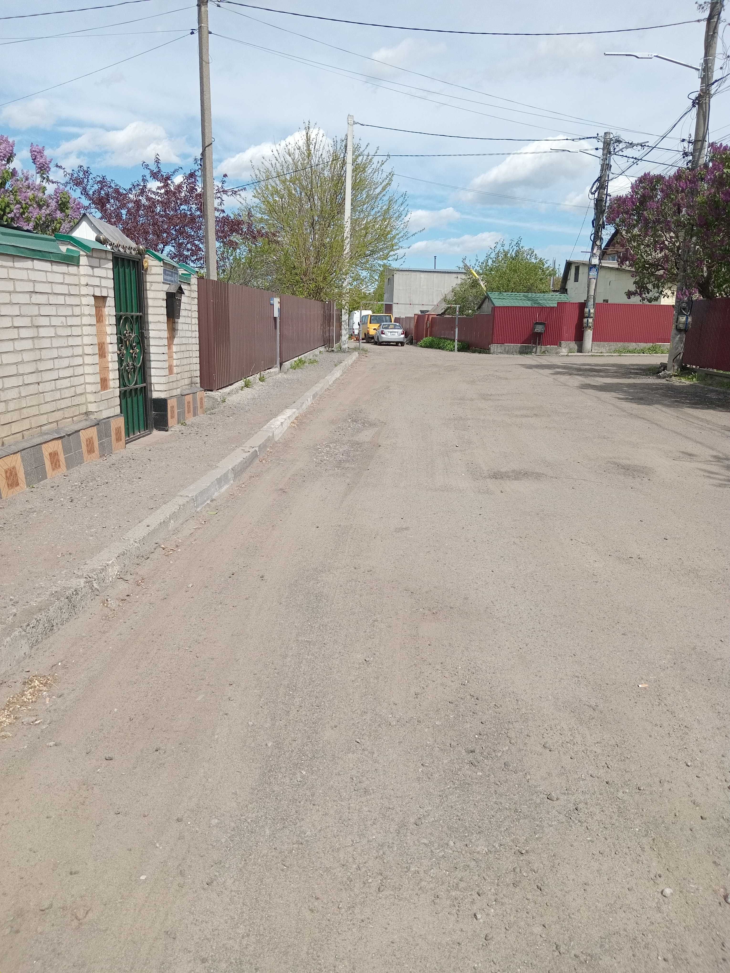 Продам 1/2 будинку у Києві. Є сотки!