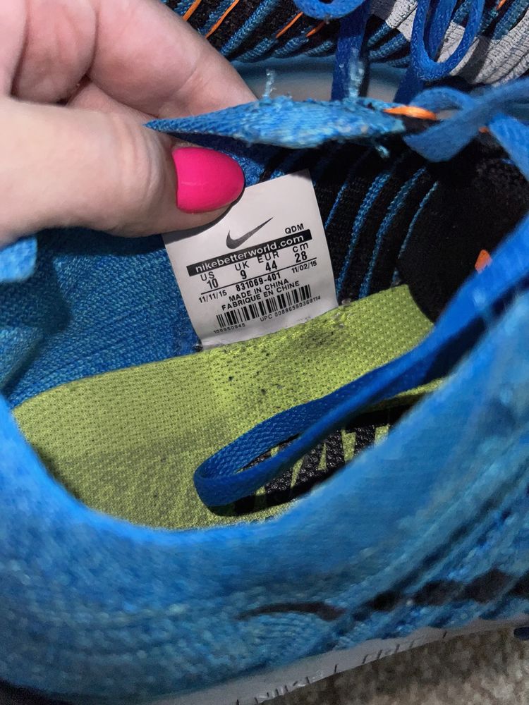 Фирменные кроссовки Nike