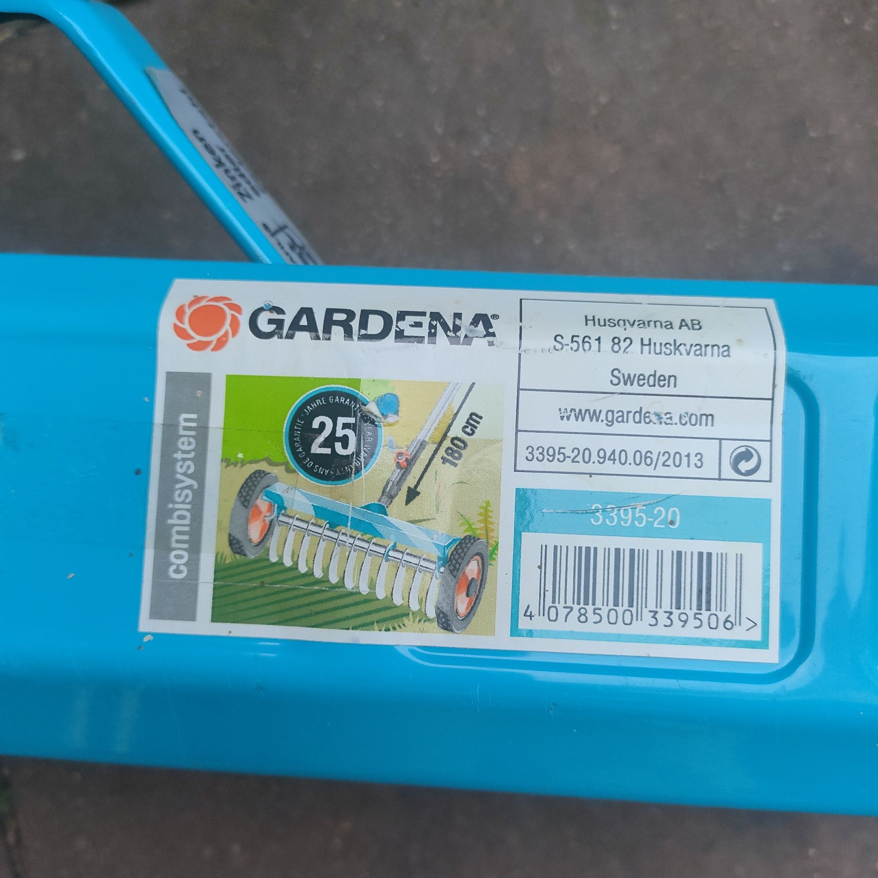 Wertykulator do trawy na kółkach Gardena z trzonkiem