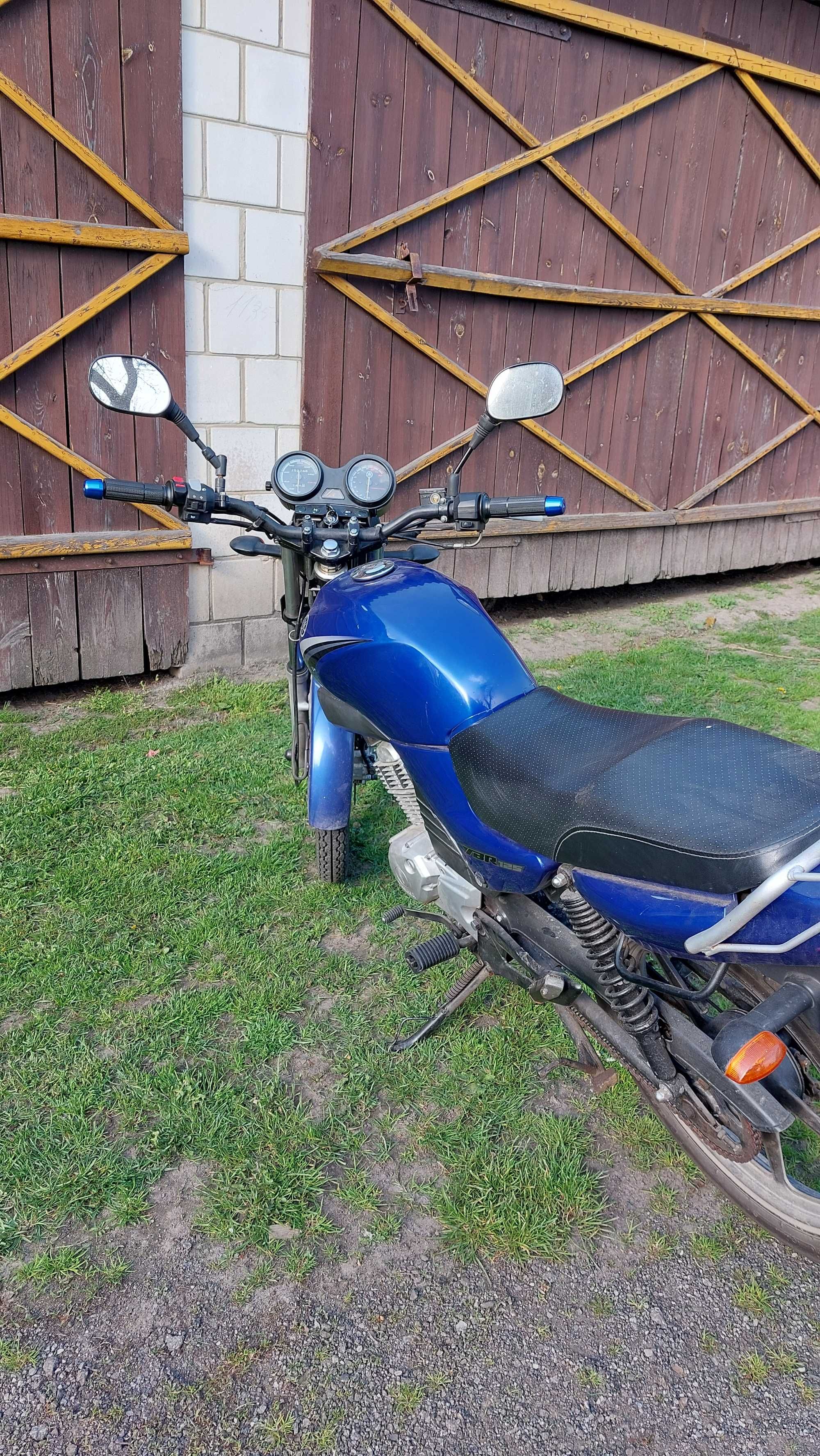 Motocykl Yamaha YBR25