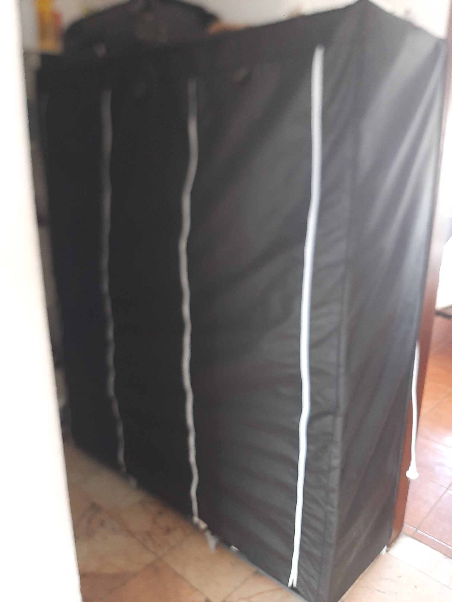 Guarda roupa desmontável