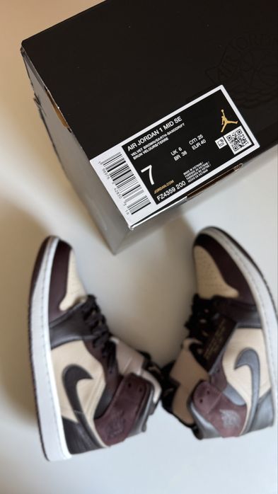 Nike Air Jordan 1 Mid Velvet Brown Paris YMCA rozmiar 40 wkładka 25 cm