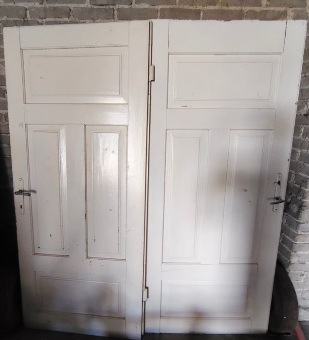 Stare dawne drzwi wewnętrzne do renowacji