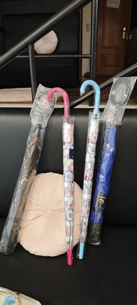 Chapéus de chuva novos e embalados