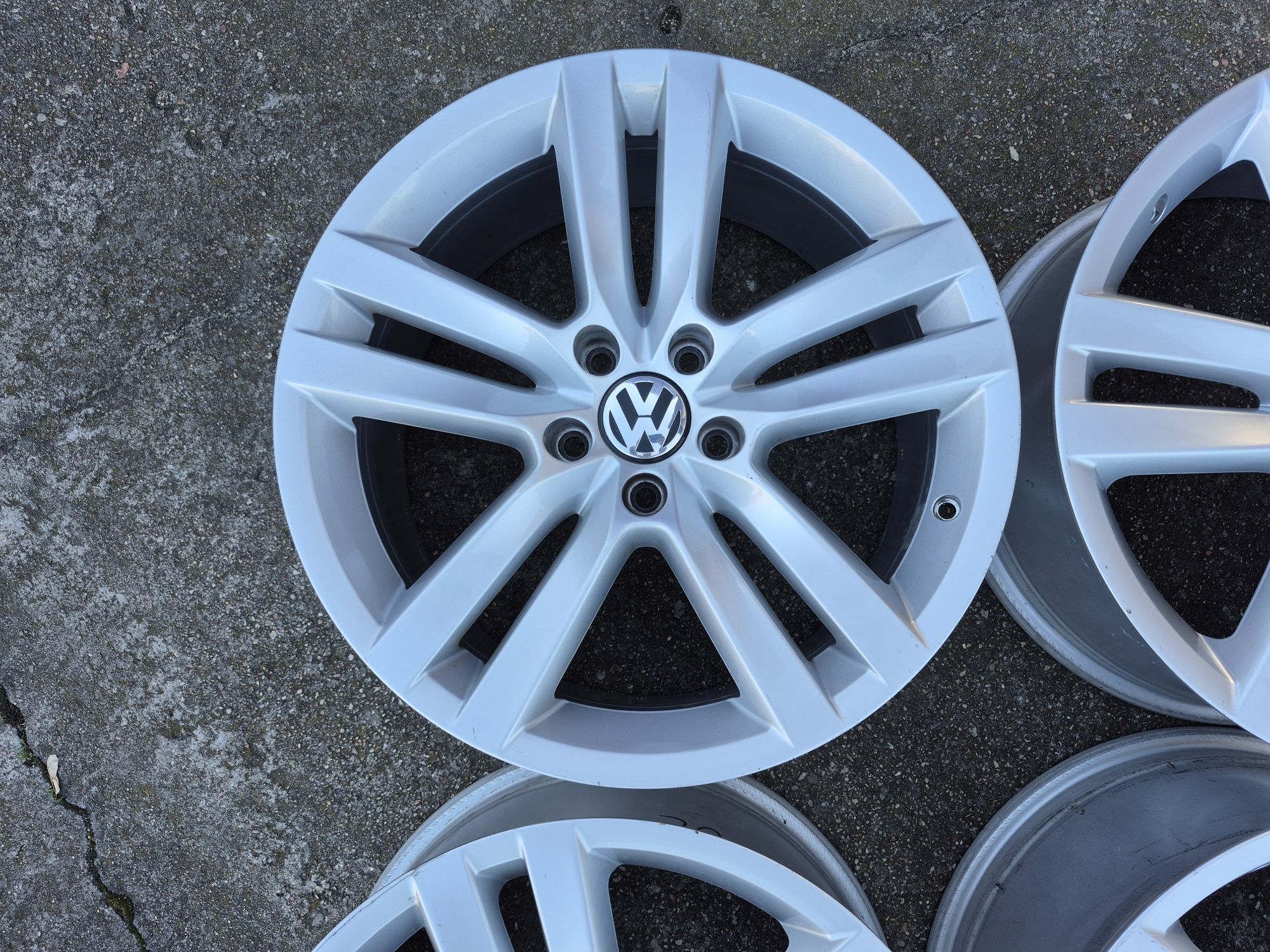 Felgi Alu Oryg VOLKSWAGEN Tiguan Passat Golf Jetta 5x112 18 Cali 8J