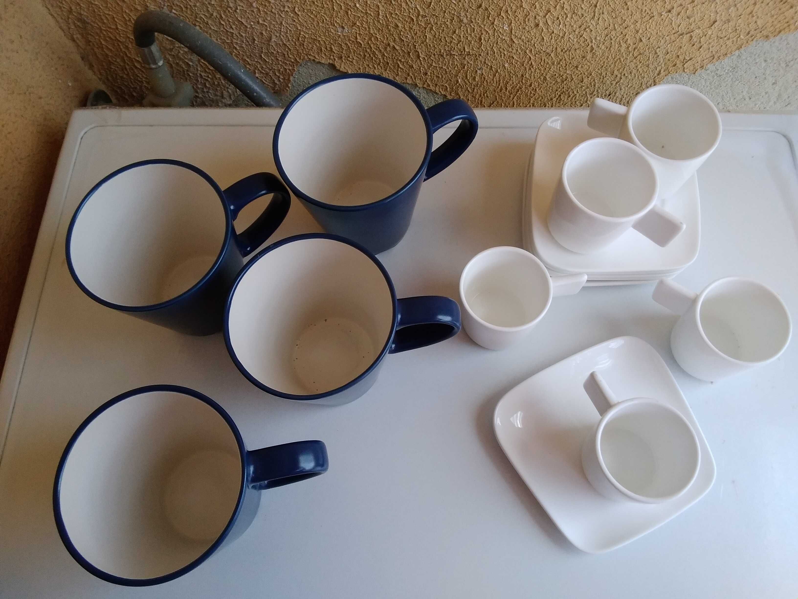 5 chávenas café c/ pires brancas / 4 canecas IKEA azuis, cd conj. 5€