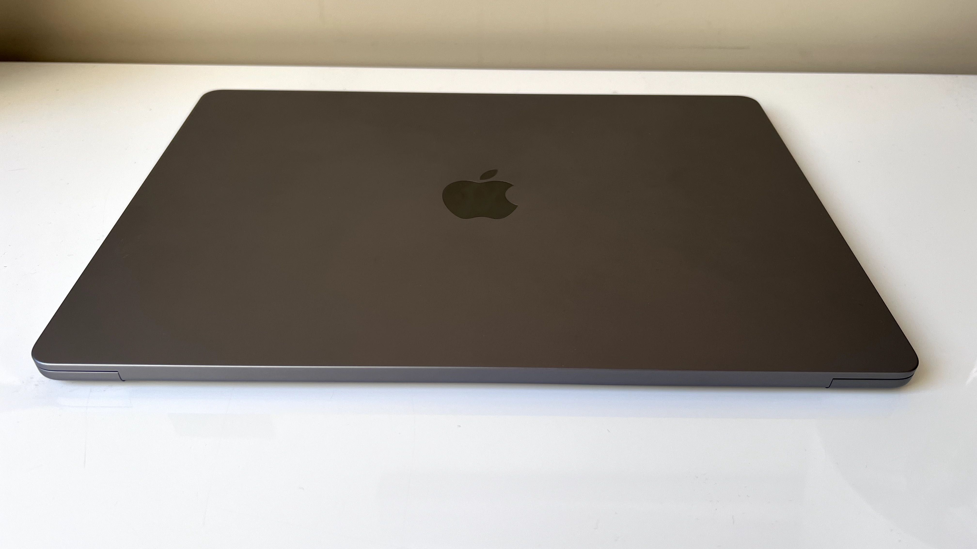 MacBook AIR 15"  M2 / 8GB/ 256 GB/ BATERIA 100%/ Jak Nowy ! Gwarancja