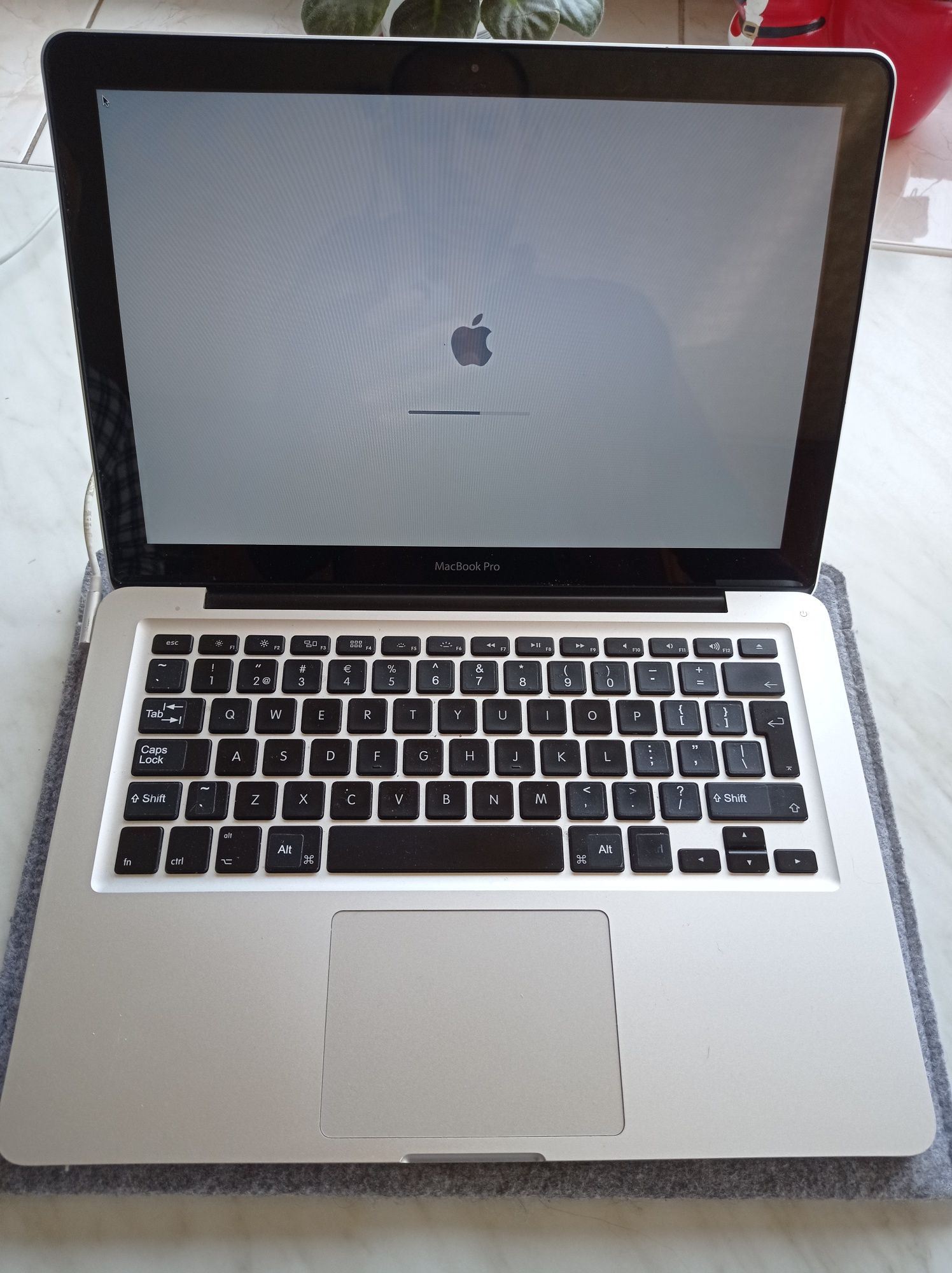 Sprzedam MacBook Pro 13