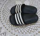 Klapki Adidas w rozmiarze 33