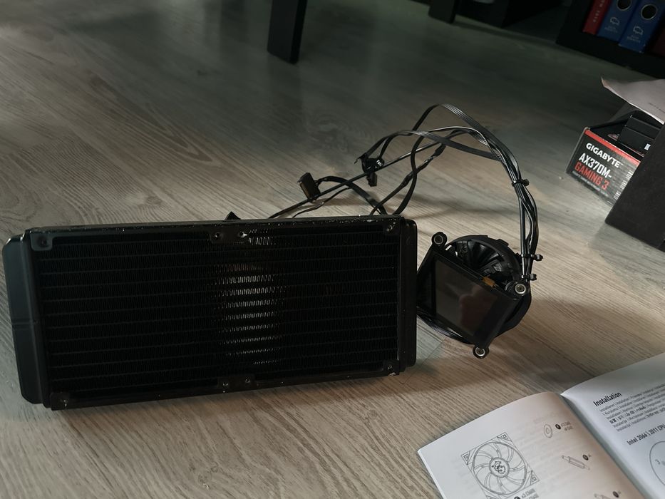 Msi k240 aio chłodzenie procesora wodne z ekranem