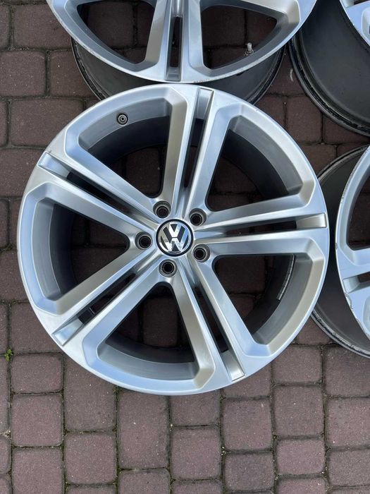 Oryginalne alufelgi Vw 5x112 19 cali Czujniki R-line Mallory Tiguan