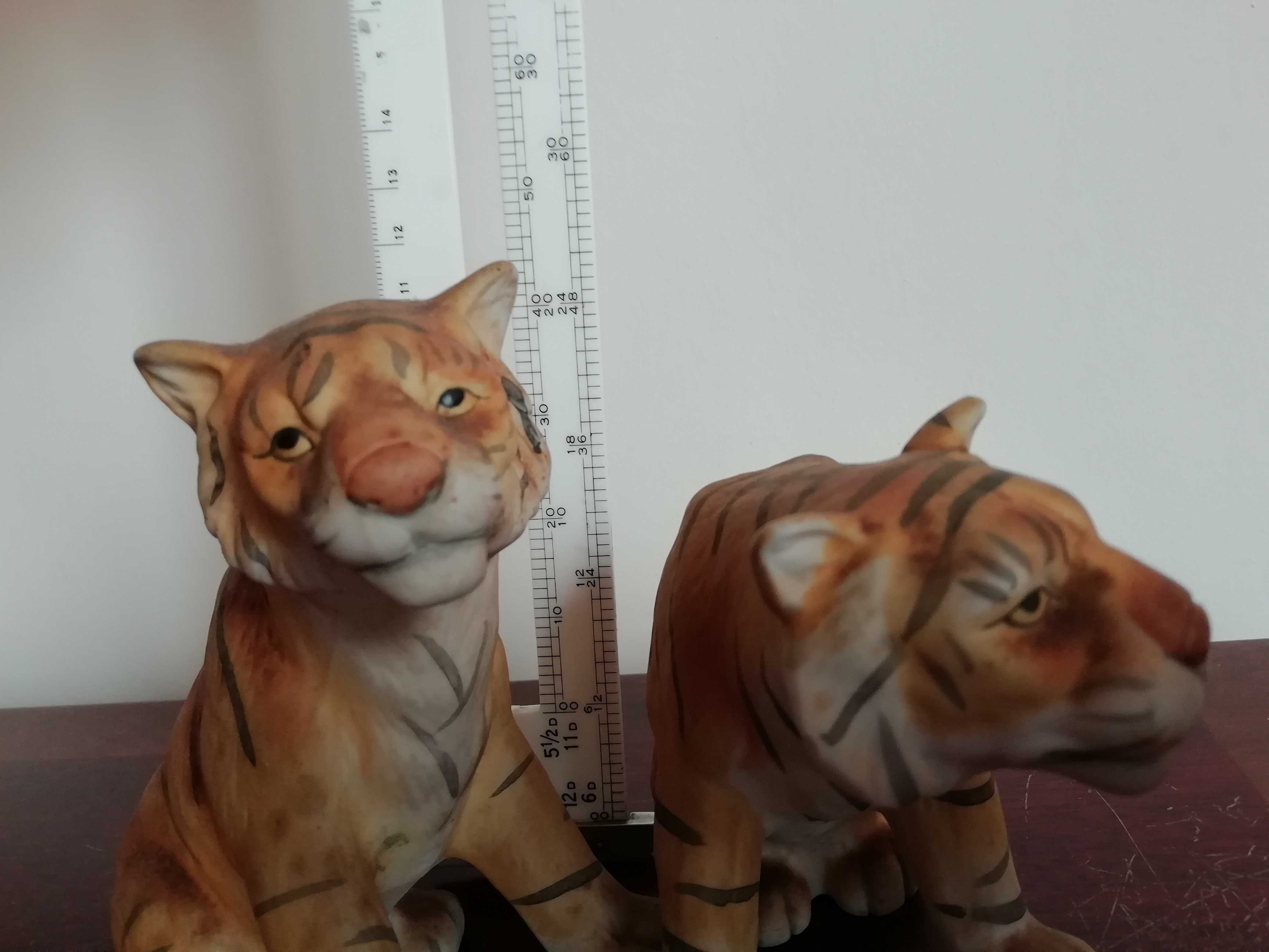 Par de Tigres em Biscuit - porcelana fina pintada à mão