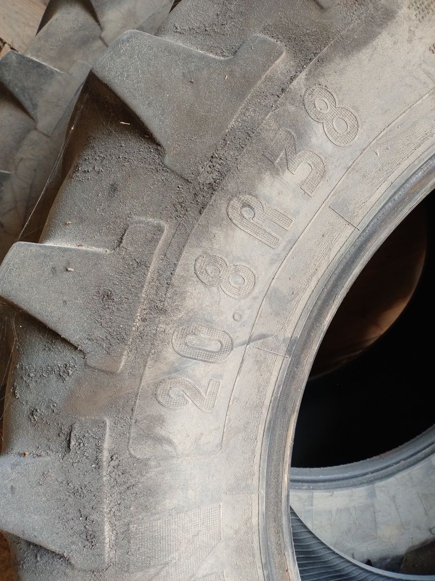 Dwie opony Michelin 20.8 R 38