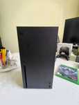 Konsola Xbox Series X 1tb + dwa pady, sluchawki SPC gear viro i 3 gry
