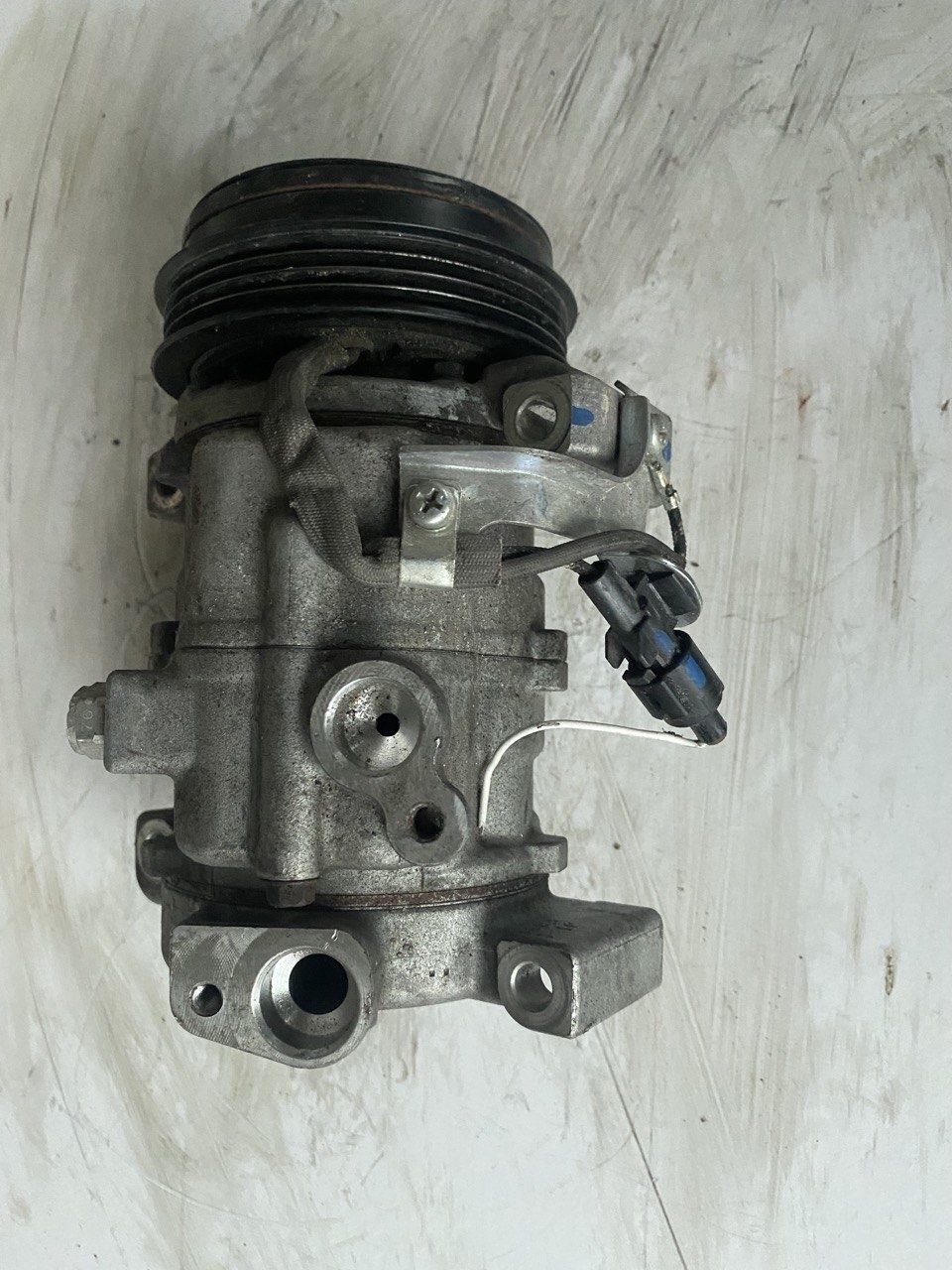 Suzuki  X1447280-2400 помпа кондиционера