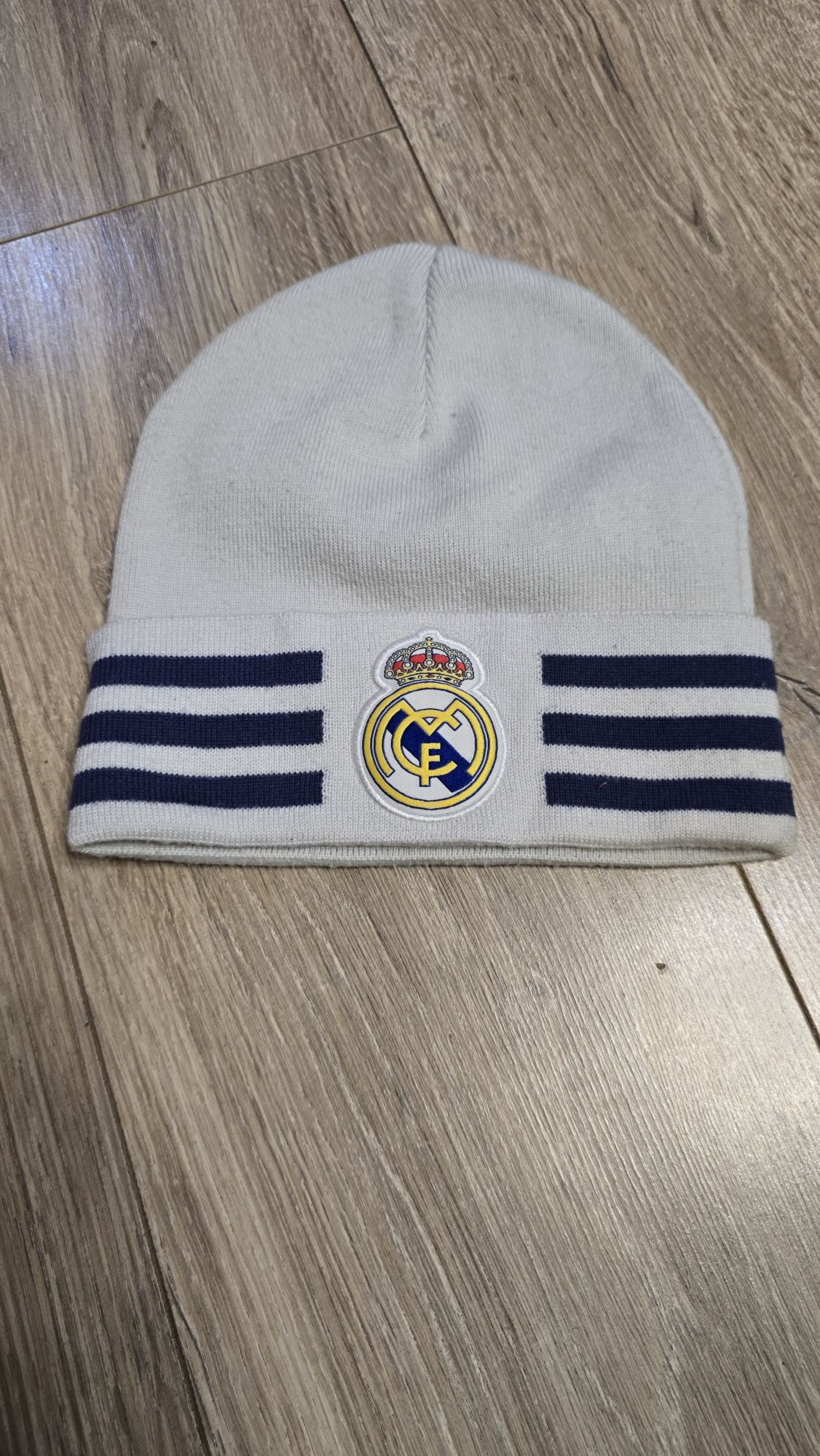 Продам тренувальну шапку Adidas Real Madrid