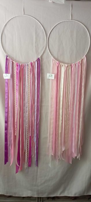 Łapacze snów ze wstążkami do pokoju dziewczynki