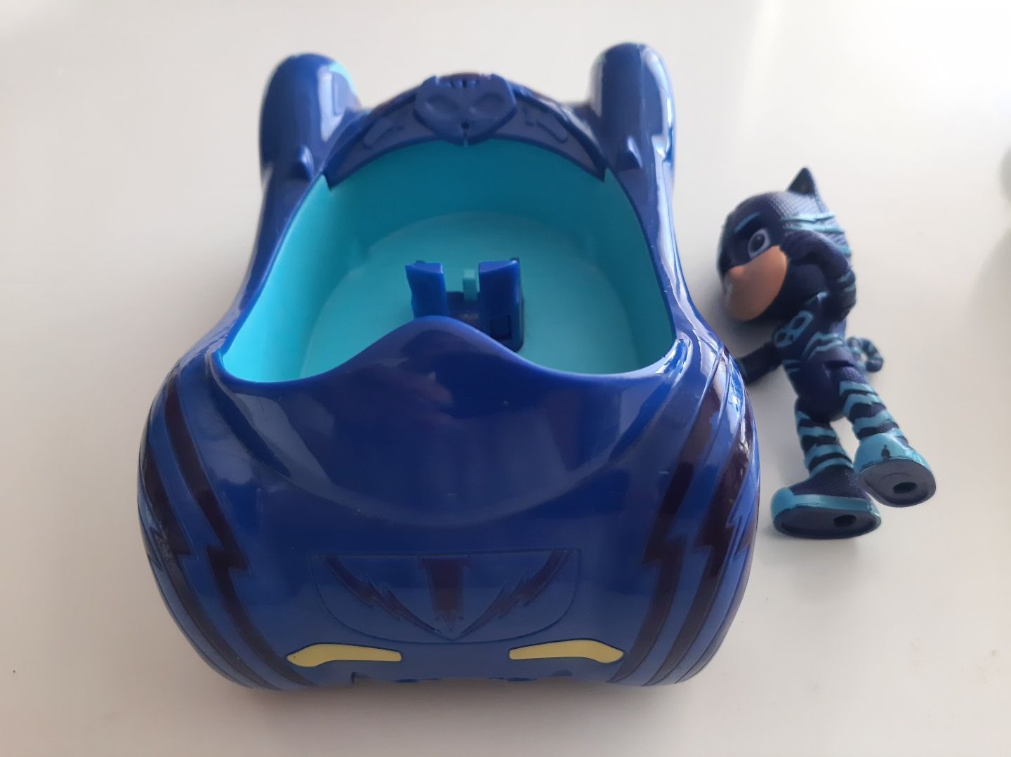 BONECO menino-gato (Connor) PJ Masks com veiculo