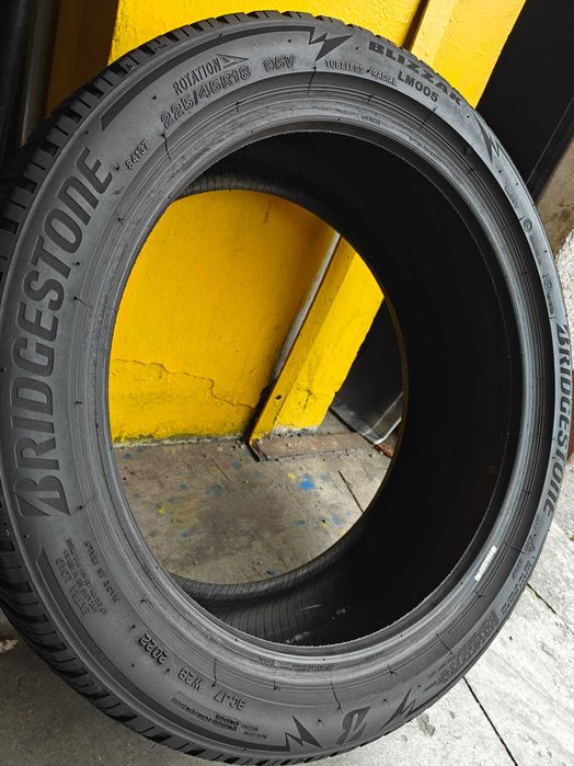 2шт R18 225 45 шини зимові 22р Bridgestone Blizzak LM005
