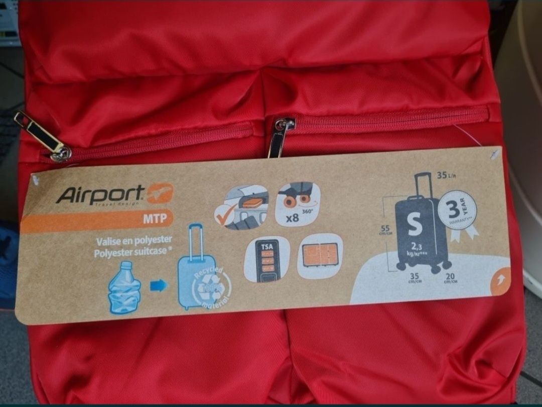 Nowa Walizka Airport duże 4 kółka 55x35x20cm zamek kod red