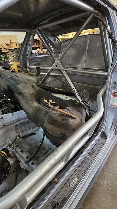 BMW e82 drift klatką. Baza na driftowóz