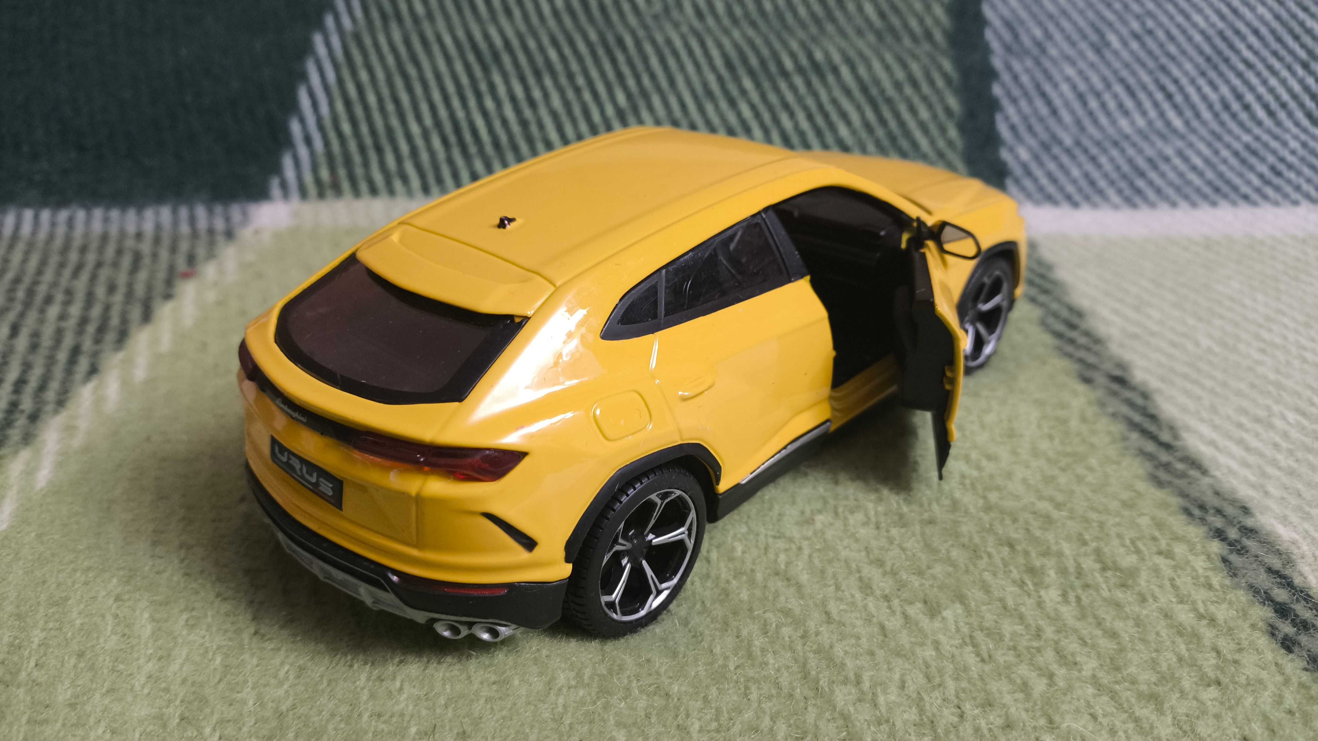 Машинка Lamborghini Urus 1.24 Maisto