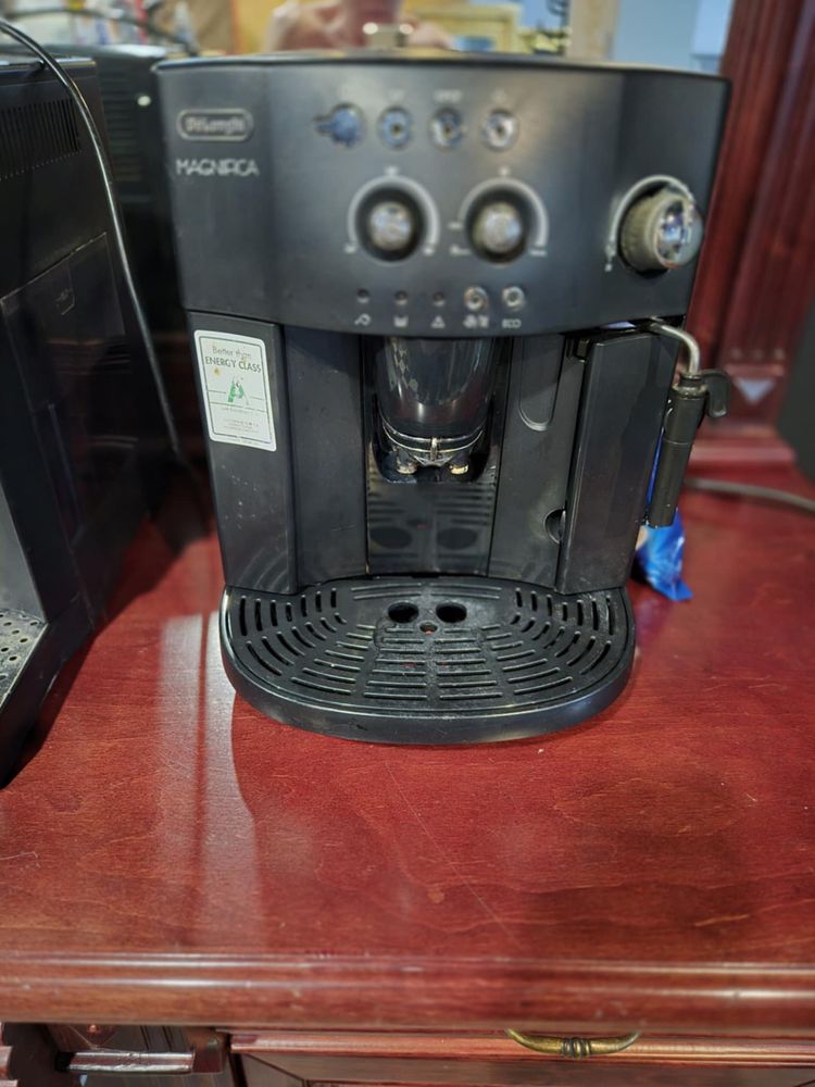 Ekspressy do kawy DeLonghi Magnifica i Elektrolux AEG Sillenzio