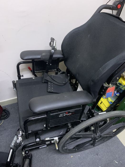 Крісло колісне і ходунки