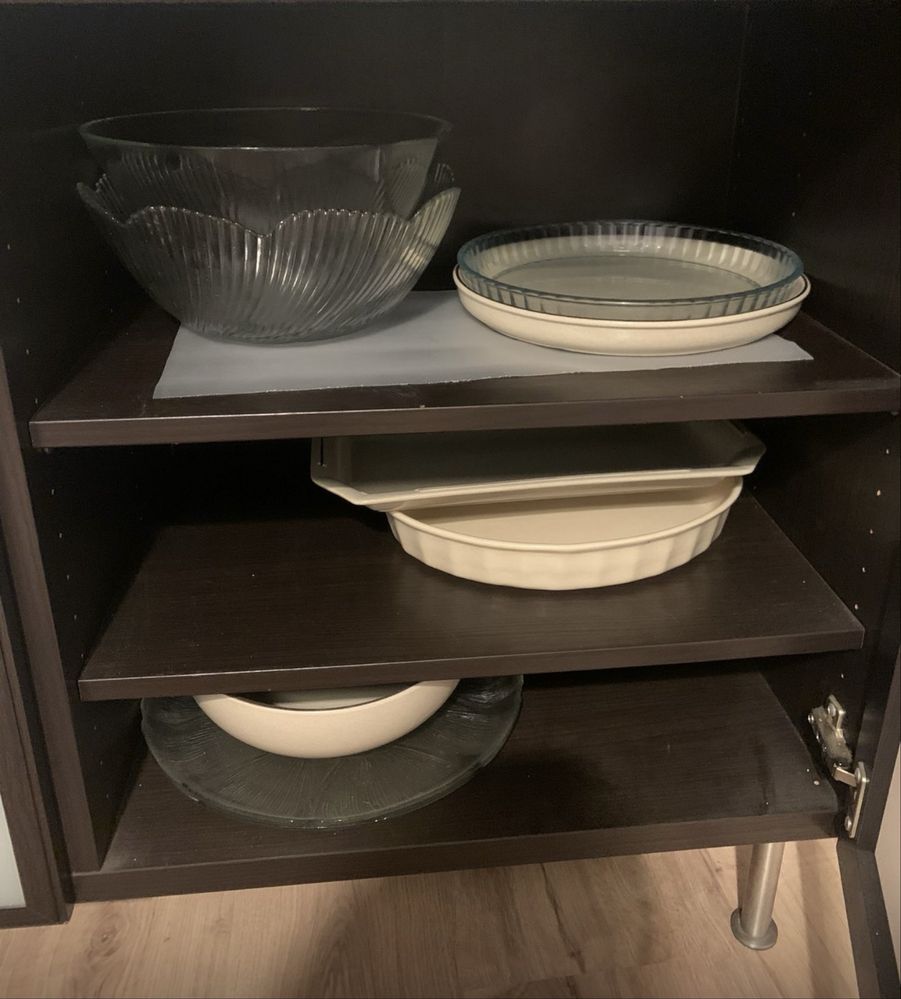 Aparador com pés em inox,portas vidro fosco