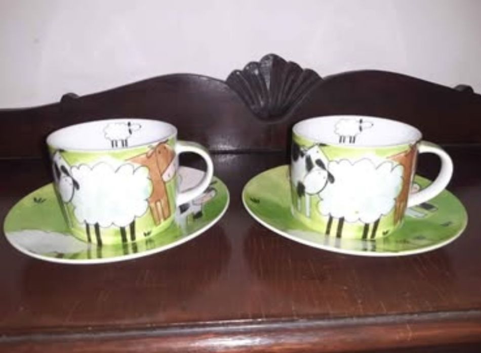 2 chávenas de chá, com desenhos de animais da quinta, com pires
