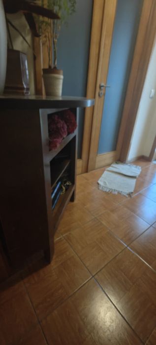 Móvel de TV em madeira maciça – 60 €