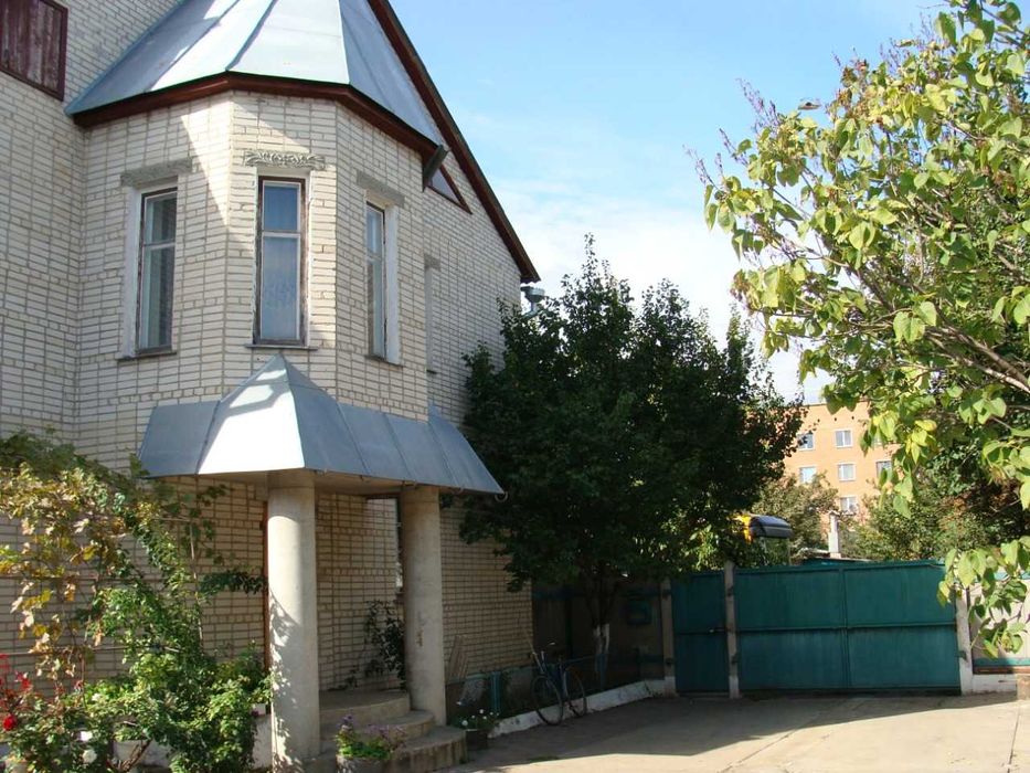 Двоповерховий будинок у Білопіллі Сумська Обл.