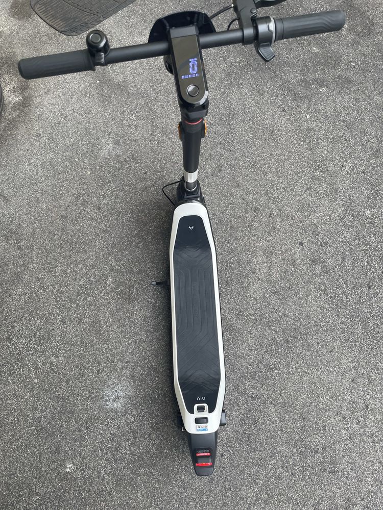Niu KQI3 Sport, Branco em excelente estado.