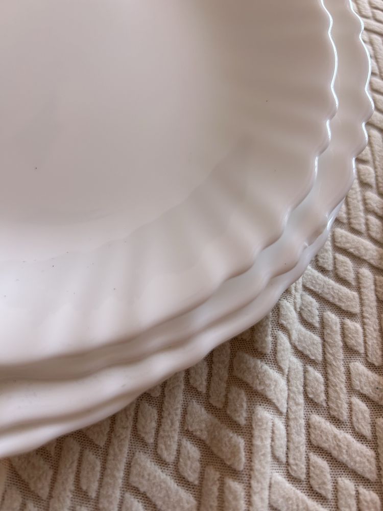 Pratos ovais brancos — conjunto de 4, simples e elegantes