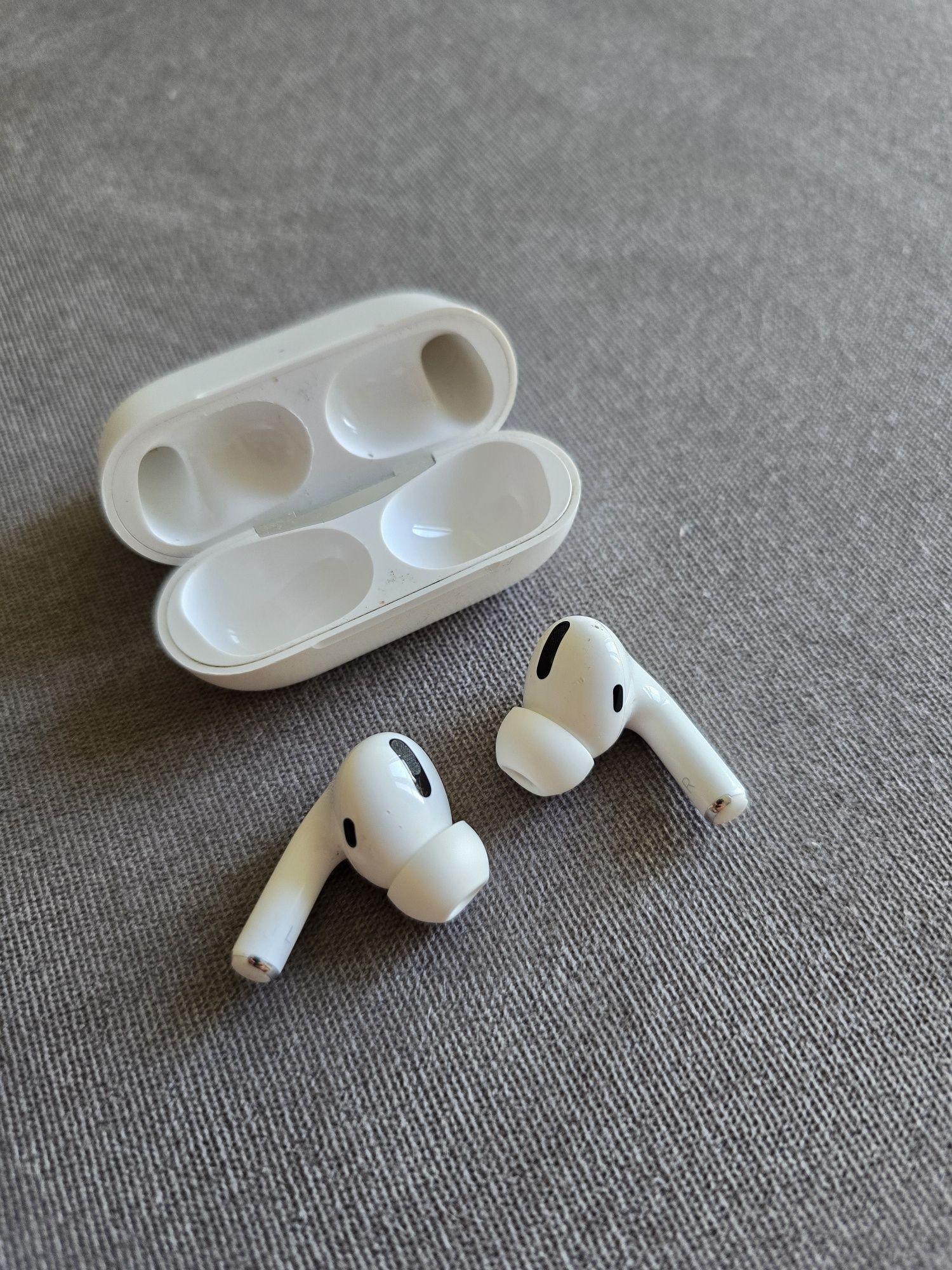 Оригінальні Apple AirPods Pro 1st Gen