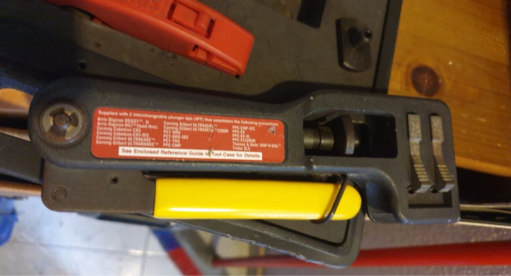 Alicate de Compressão Televes RG59/6/11 - como novo