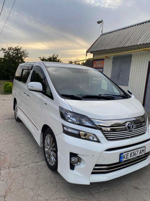 Продам Toyta Vellfire пассажир 2013 автомат 7 мест 2.4 Япония