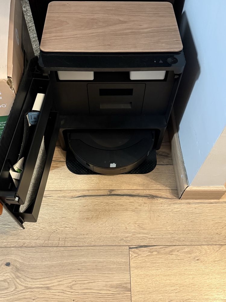 Robot J9+ Vacuum & Mop + Clean