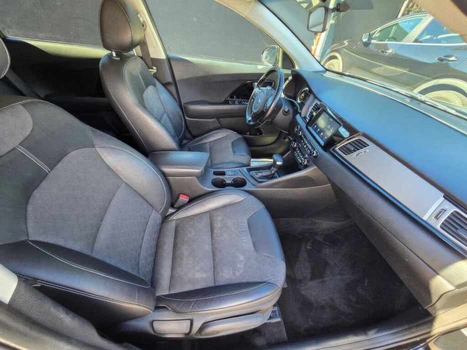 Kia Niro EX      2017