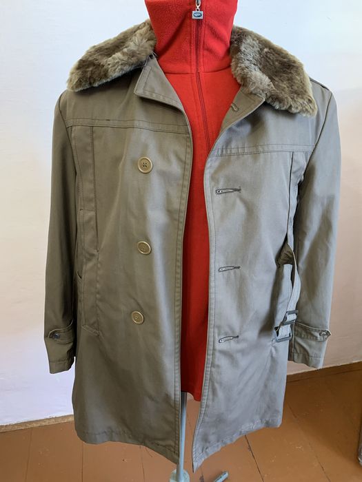 Куртка коричневого кольору