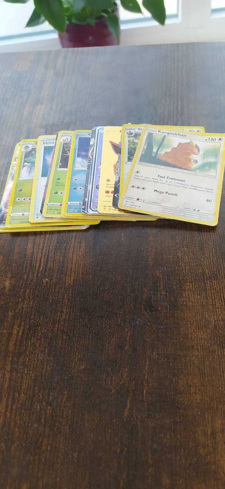 karty pokemon (niektóre trochę uszkodzone)