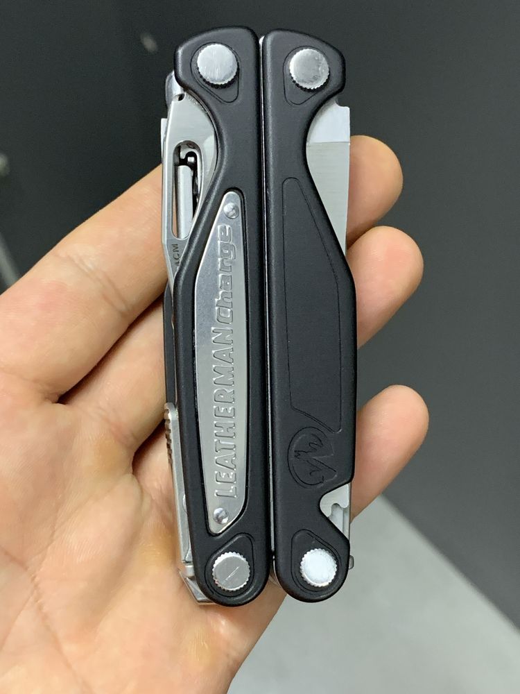 Мультитул Leatherman Charge ALX в ідеалі