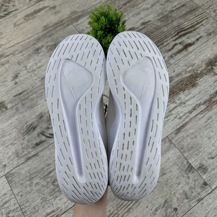 nike viala white aa2181-100
