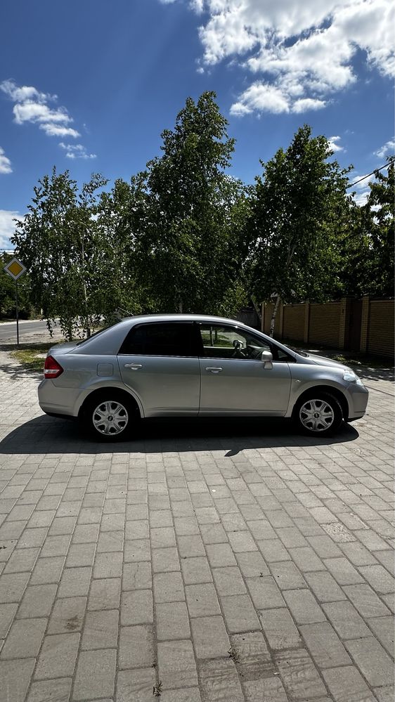 Nissan Tiida автомат 2008