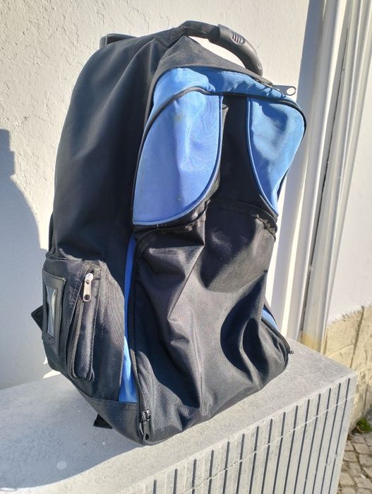 Mochila mala com rodas e troley
