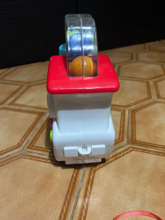 Comboio interativo com luzes e música. A funcionar